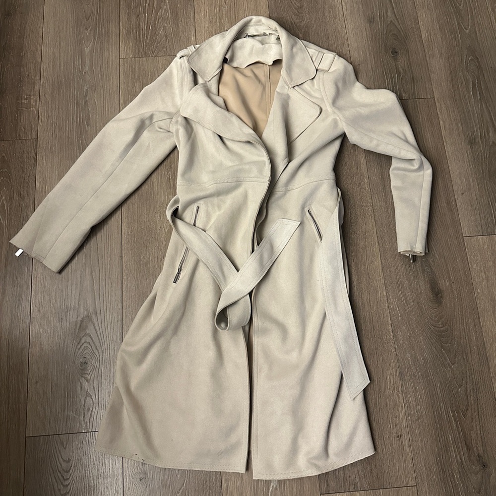 Elegant Cream Women's Trench Coat tahari size medium